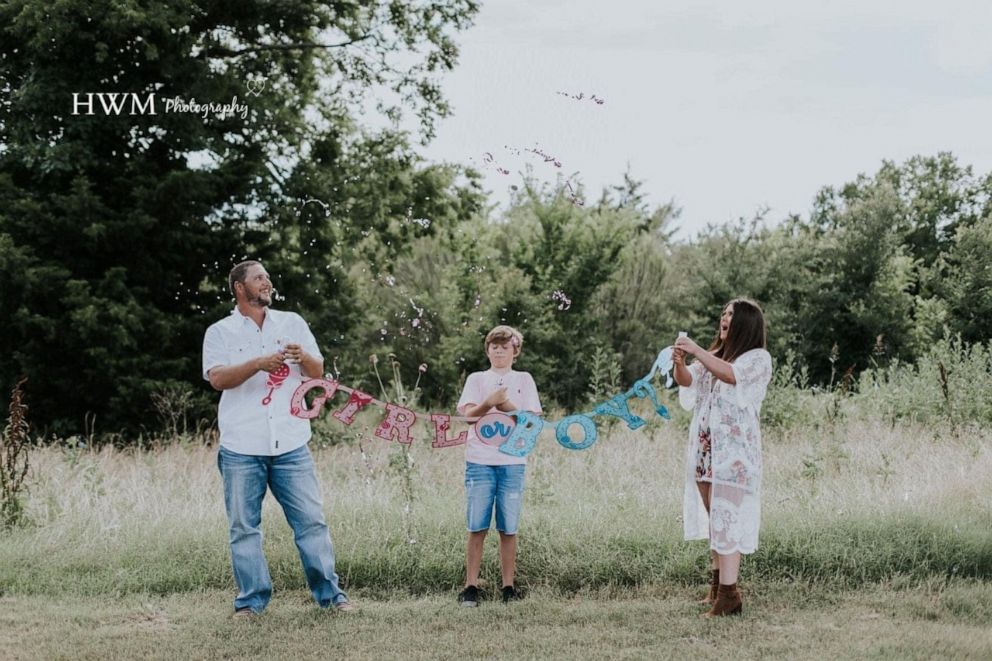 PHOTO: 6-year-old Ella Hindsley's gender reveal photo shoot. 