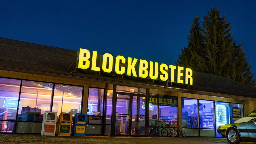 A Blockbuster in Bend, Oregon, is offering a chance to stay the night. 