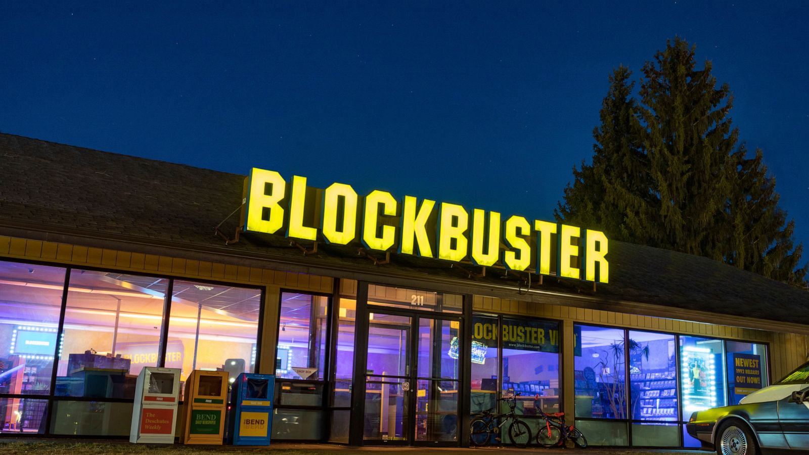 PHOTO: Exterior of Blockbuster in Bend, Oregon.