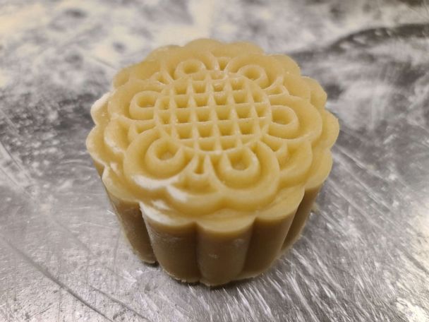Best Mooncakes for Mid-Autumn Festival 2023, Ranked by a Michelin-Starred  Chef - Bloomberg