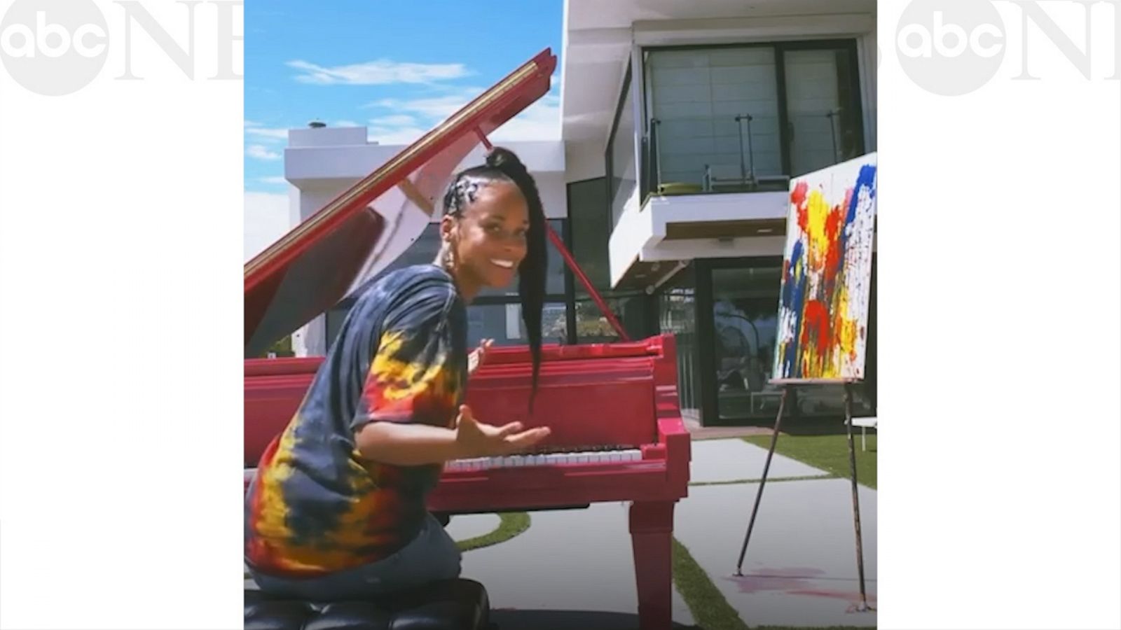 VIDEO: Alicia Keys shows off her painting skills