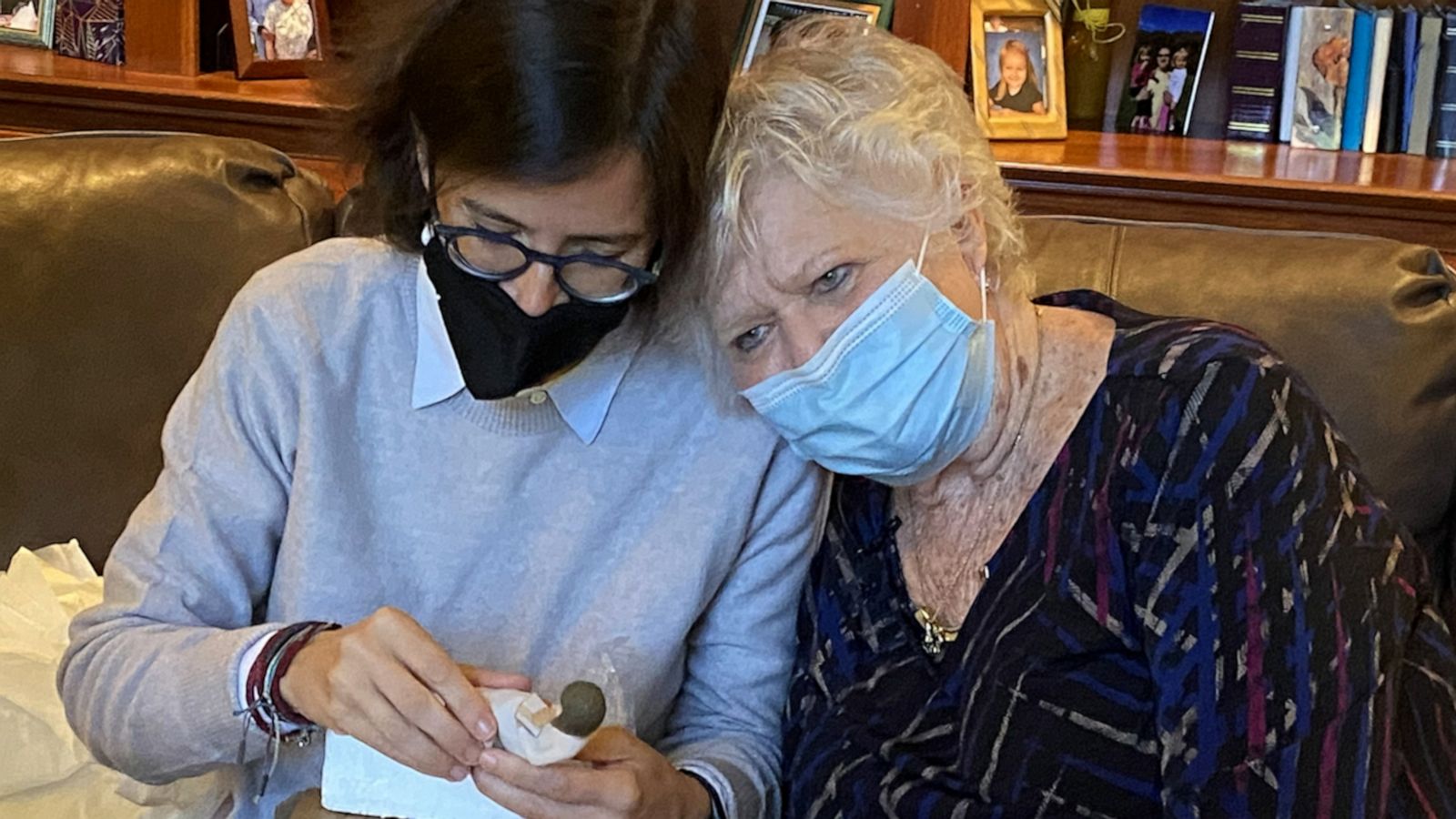 VIDEO: Woman tracks down her 1st-grade teacher from over 40 years ago for emotional reunion