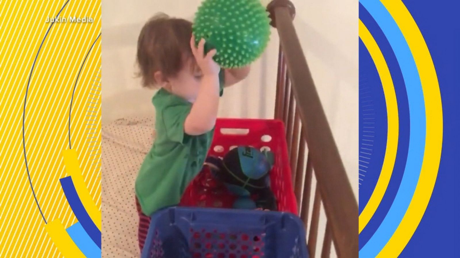 VIDEO: 2 toddlers show off their basketball and football tricks