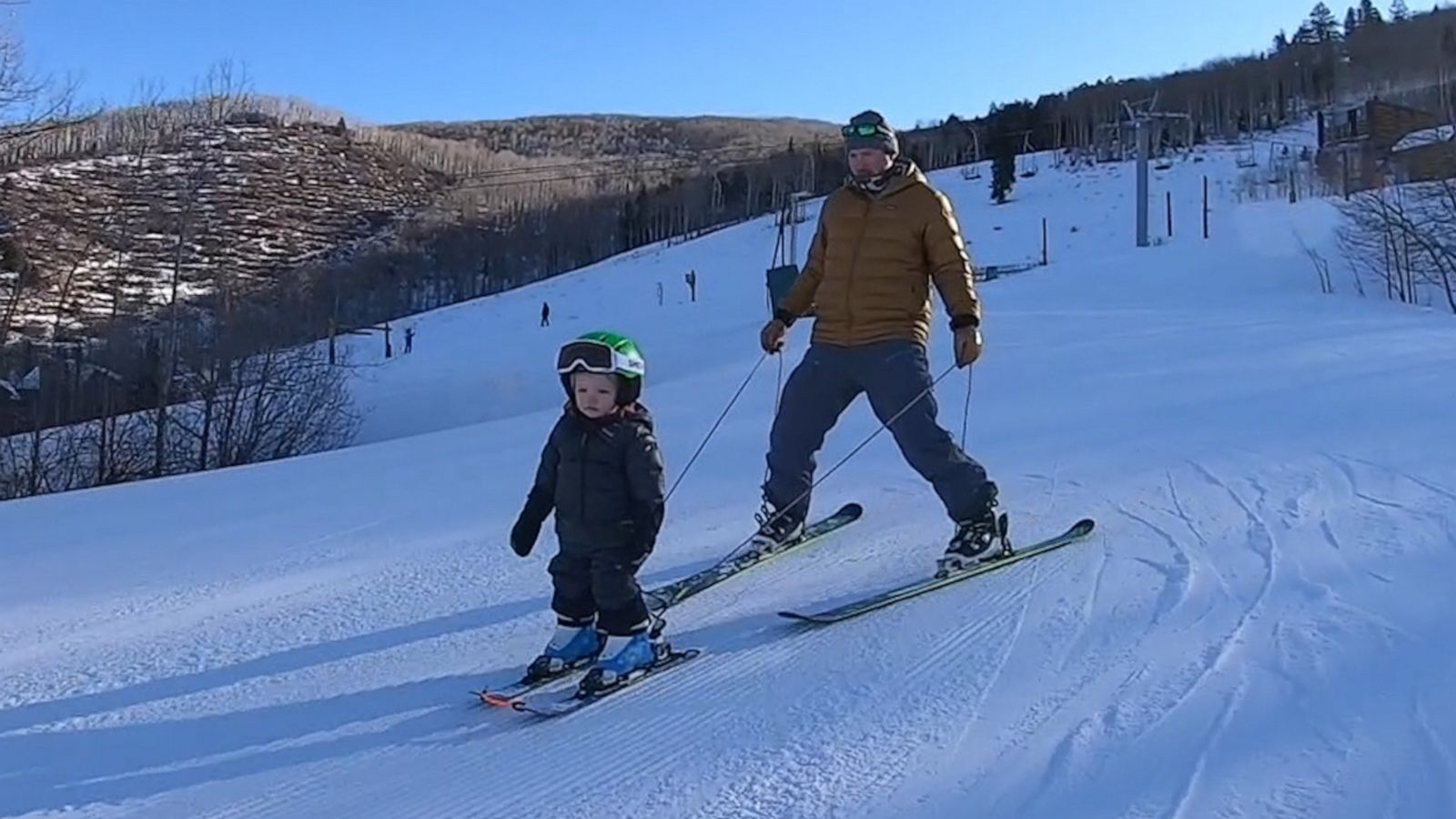 VIDEO: Toddler skis down the slopes on snowy Colorado mountain