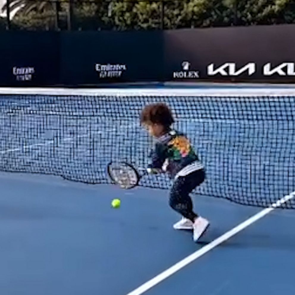 Video Serena Williams shares adorable video of daughters tennis lesson