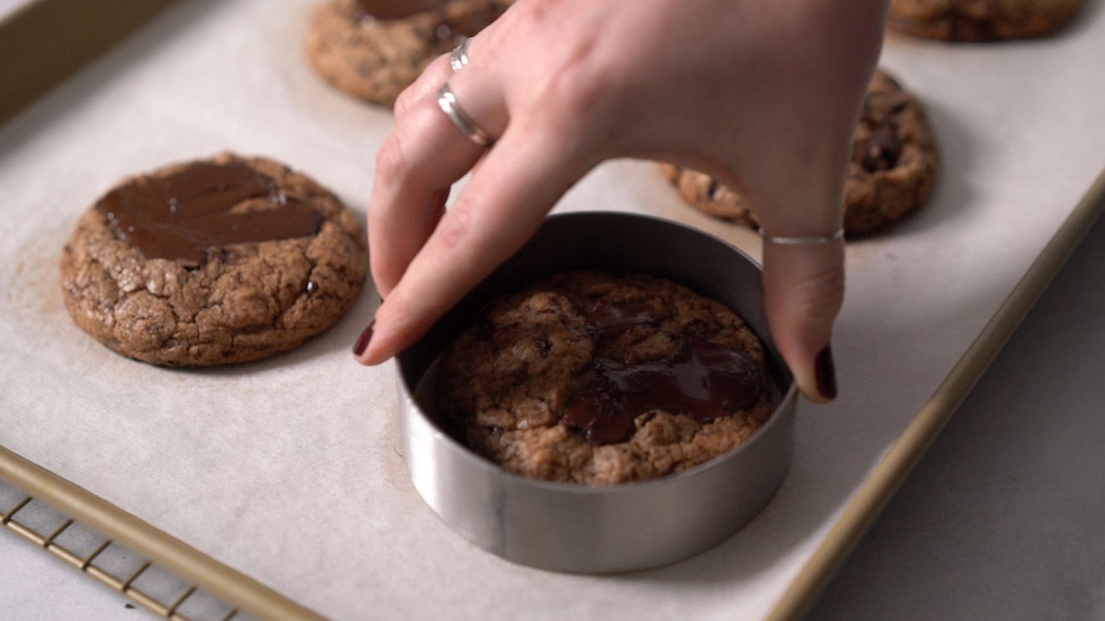 VIDEO: Have you ever tried scooting your chocolate chip cookies?