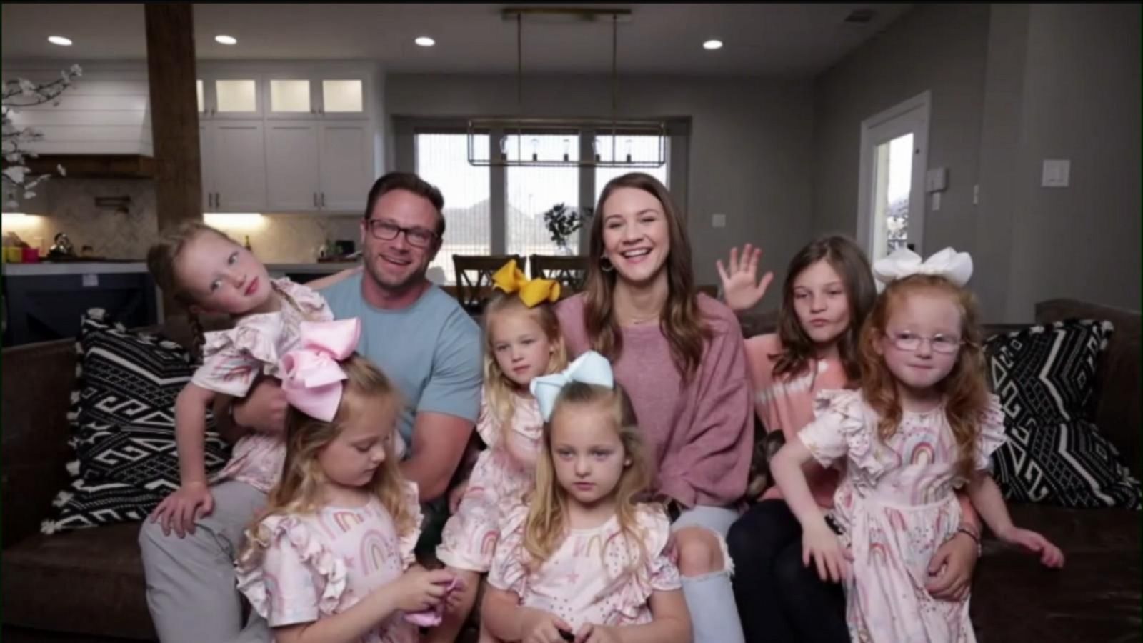 https://s.abcnews.com/images/GMA/210309_gma3_outdaughtered_hpMain_16x9_1600.jpg