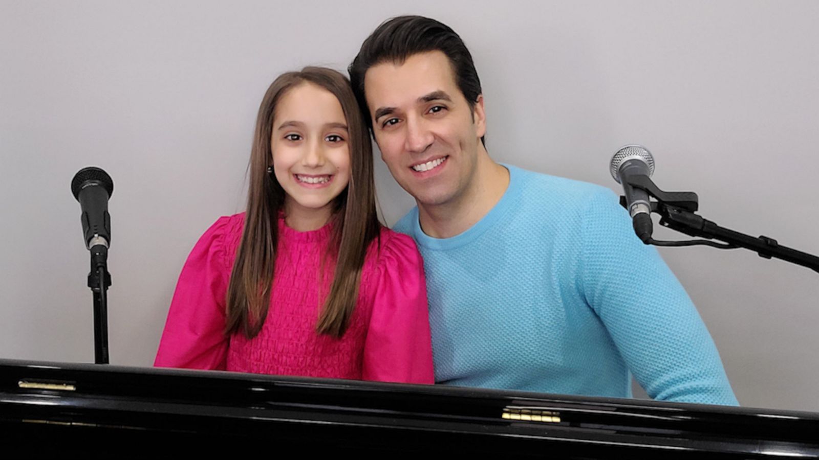 VIDEO: Dad and daughter bond through sweet duets