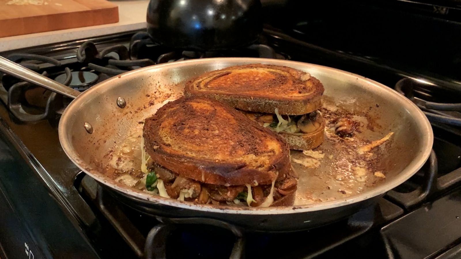 VIDEO: How to make a delicious cheesy mushroom melt with garlicky spinach at home