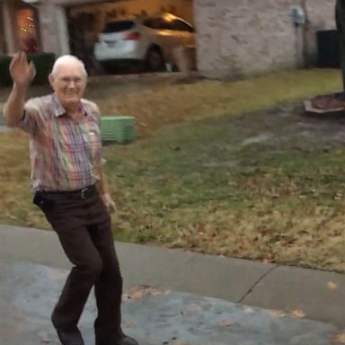 VIDEO: Grandpa always runs to say goodbye to his granddaughters