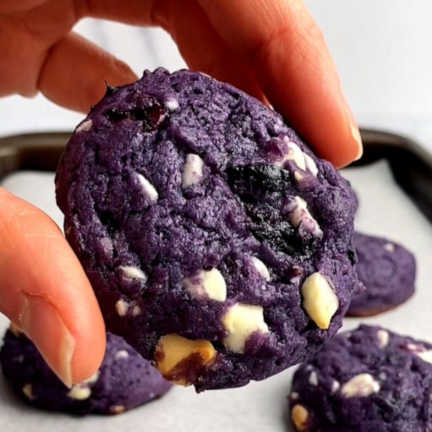 https://s.abcnews.com/images/GMA/210412_gma_digital_tiktokblueberrycookies_hpMain_1x1_608.jpg