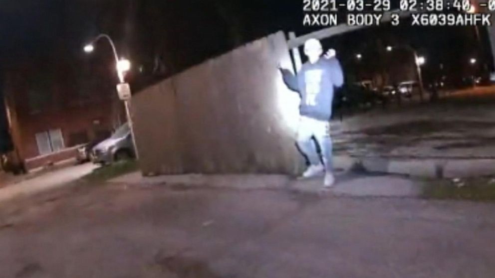 Video Bodycam Footage Shows Officer Fatally Shooting 13 Year Old Boy Abc News 5068