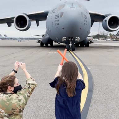 VIDEO: Little girl marshals in her dad on his final military flight 