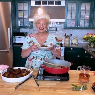 VIDEO: Chef Anne Burrell cooks braised short ribs