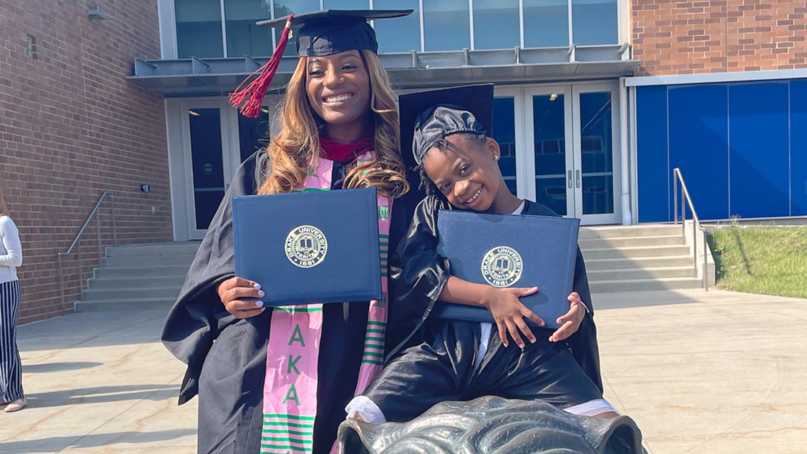 Mom And 5 Year Old Daughter Share Commencement Stage After Preschool Graduation Is Canceled