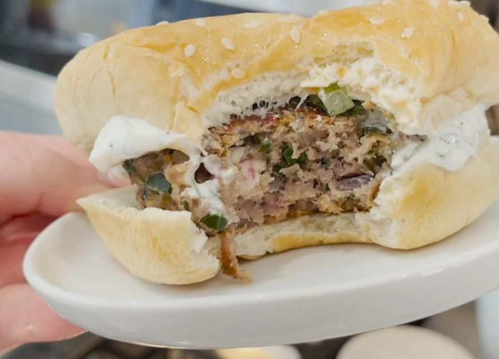 VIDEO: How to make a healthy ‘Greek Turkey Burger with Tzatziki’ at home