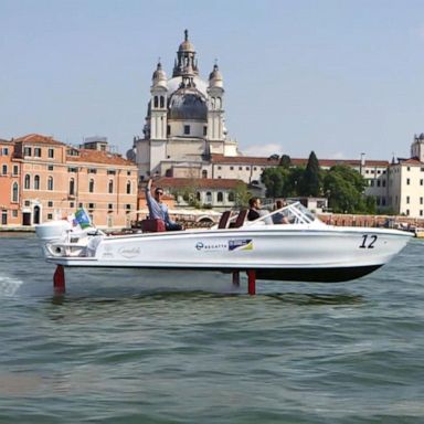 VIDEO: New high-tech ‘flying’ boat could help save Venice’s iconic canals