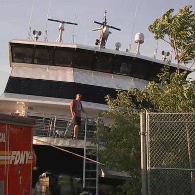 VIDEO: New York ferry runs aground