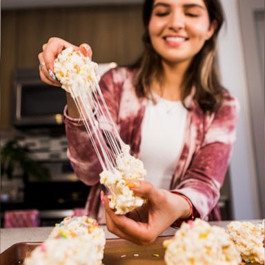 VIDEO: How to make ooey gooey 'Marshmallow Popcorn Balls at home with only 4 ingredients