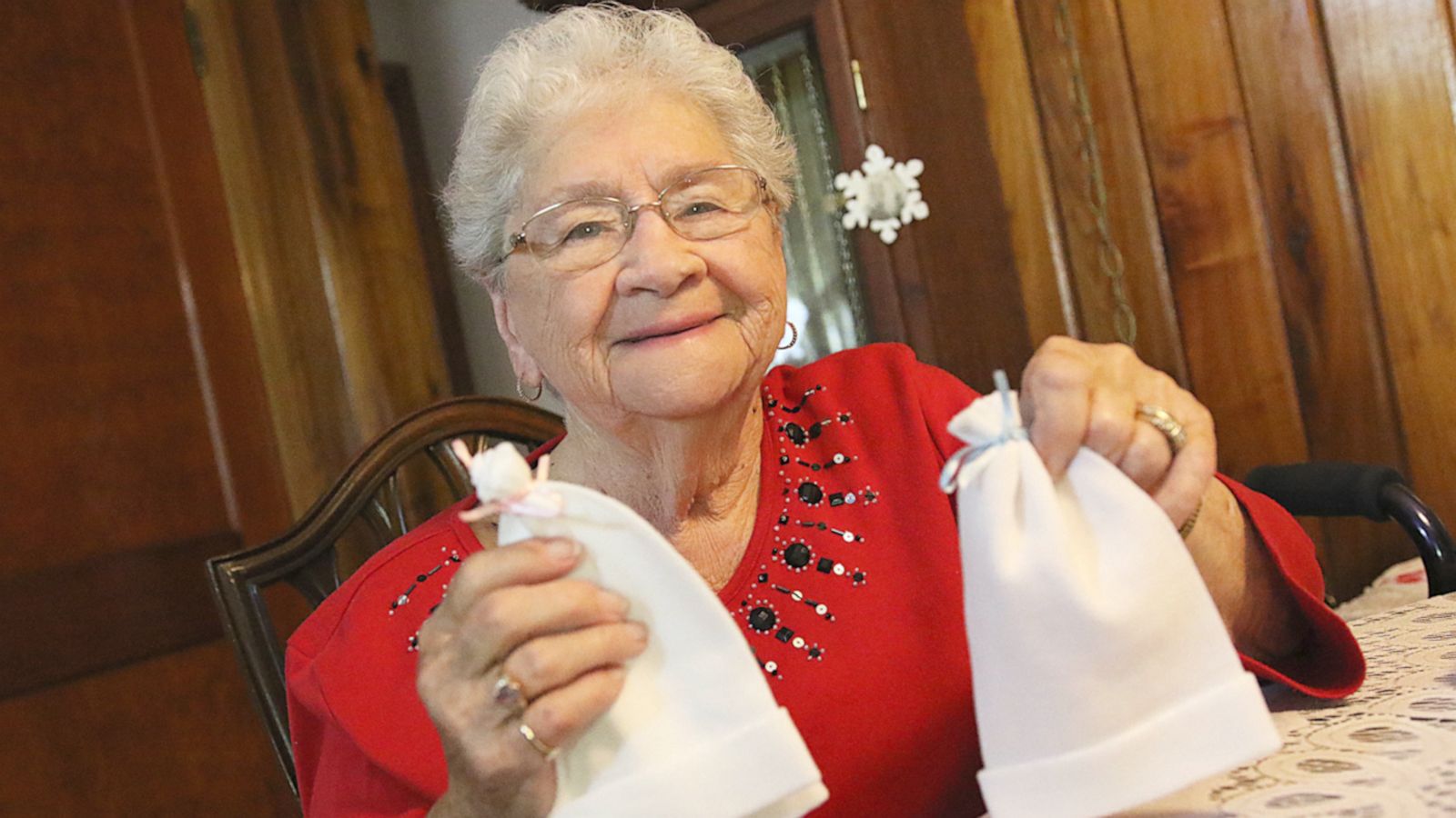 VIDEO: 90-year-old knit 11,000 hats in 15 years for newborn babies to stay warm