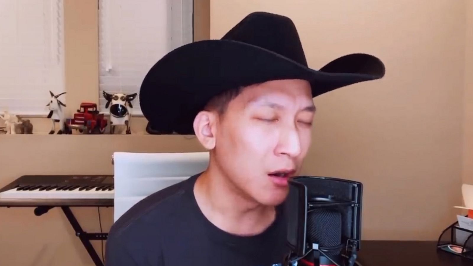 VIDEO: How this Asian country singer is taking over TikTok