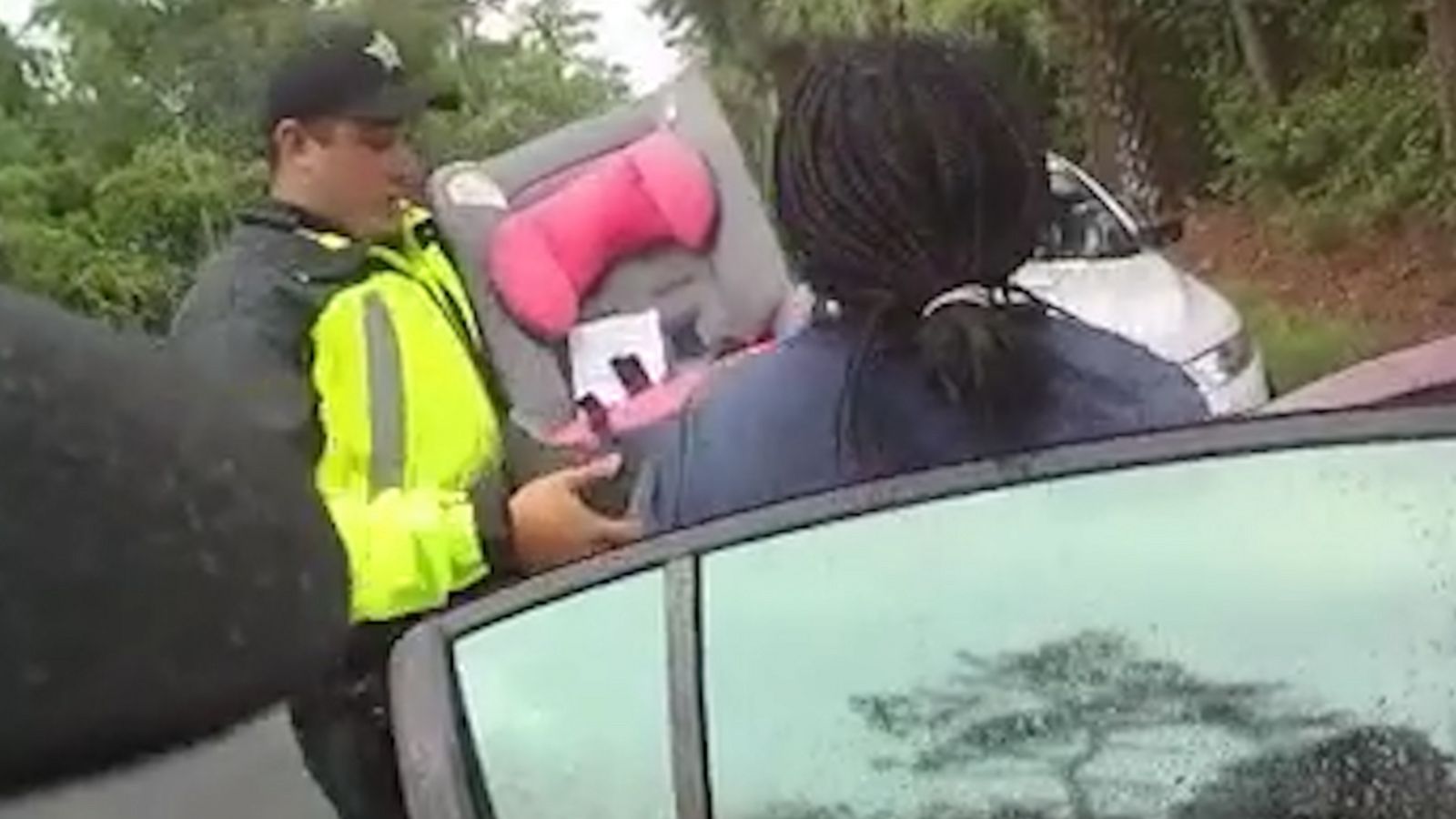 VIDEO: Florida deputies gift woman a car seat at traffic stop