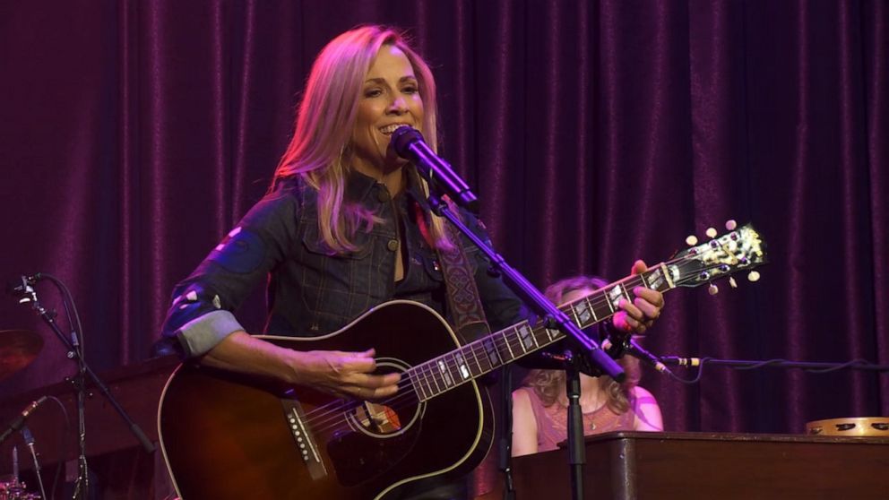 Video Sheryl Crow performs ‘Everyday is a Winding Road’ - ABC News