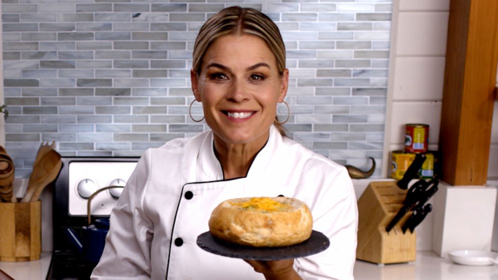 Broccoli Cheese Soup in Bread Bowls (VIDEO) 