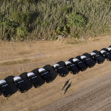 VIDEO: TX governor orders ‘steel barrier’ to deter migrants from crossing southern border