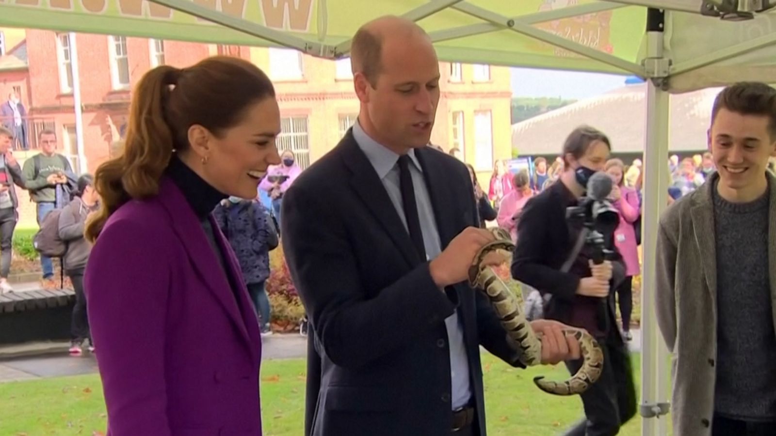 VIDEO: Prince William, Kate hold python and tarantula during Northern Ireland visit