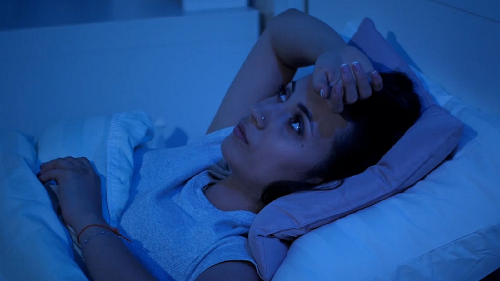 VIDEO: No more lying awake in bed with these 5 tips to help break 'junk sleep' habits