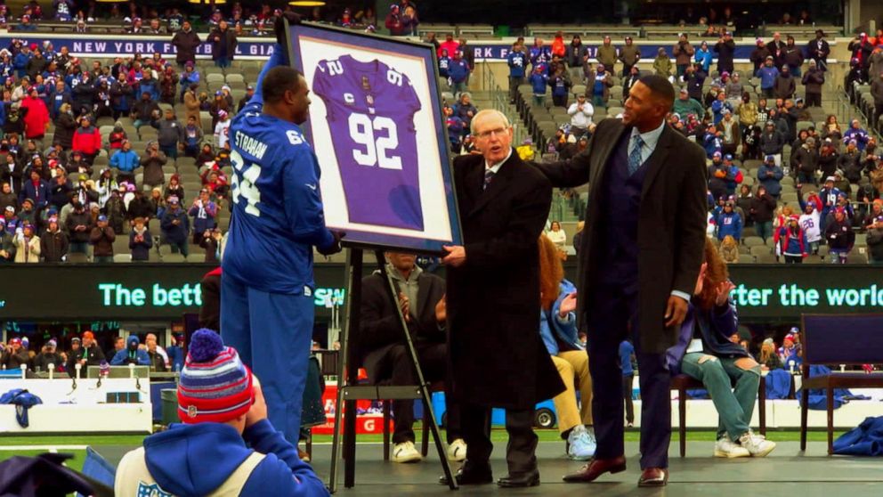 Video New York Giants officially retire Michael Strahan's No. 92