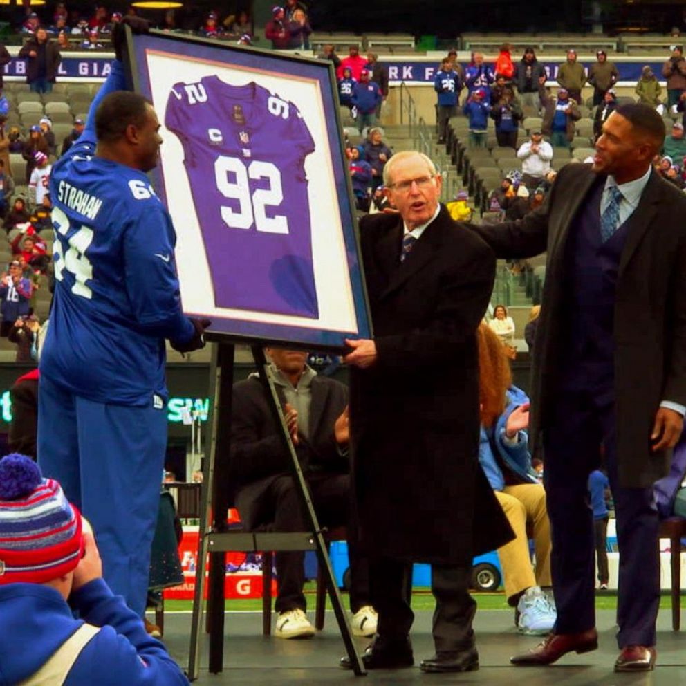 Michael Strahan a thoughtful cheerleader in Giants jersey retirement  ceremony - Newsday