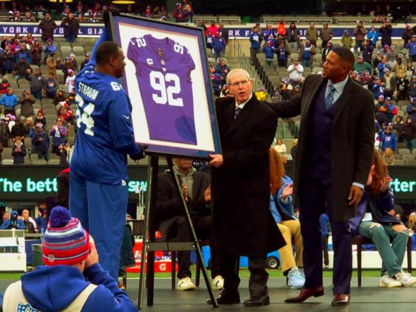 Michael Strahan jersey retirement: GMA surprises co-host with former Giants  teammates for announcement - ABC7 San Francisco