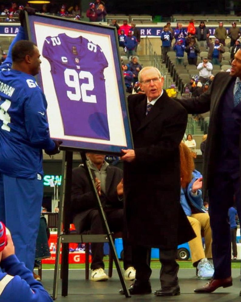 New York Giants Michael Strahan 92 Retirement Ceremony Jersey-Shaped Rally  Towel