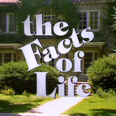 VIDEO: Jennifer Aniston and Gabrielle Union join live version of ‘The Facts of Life’ 