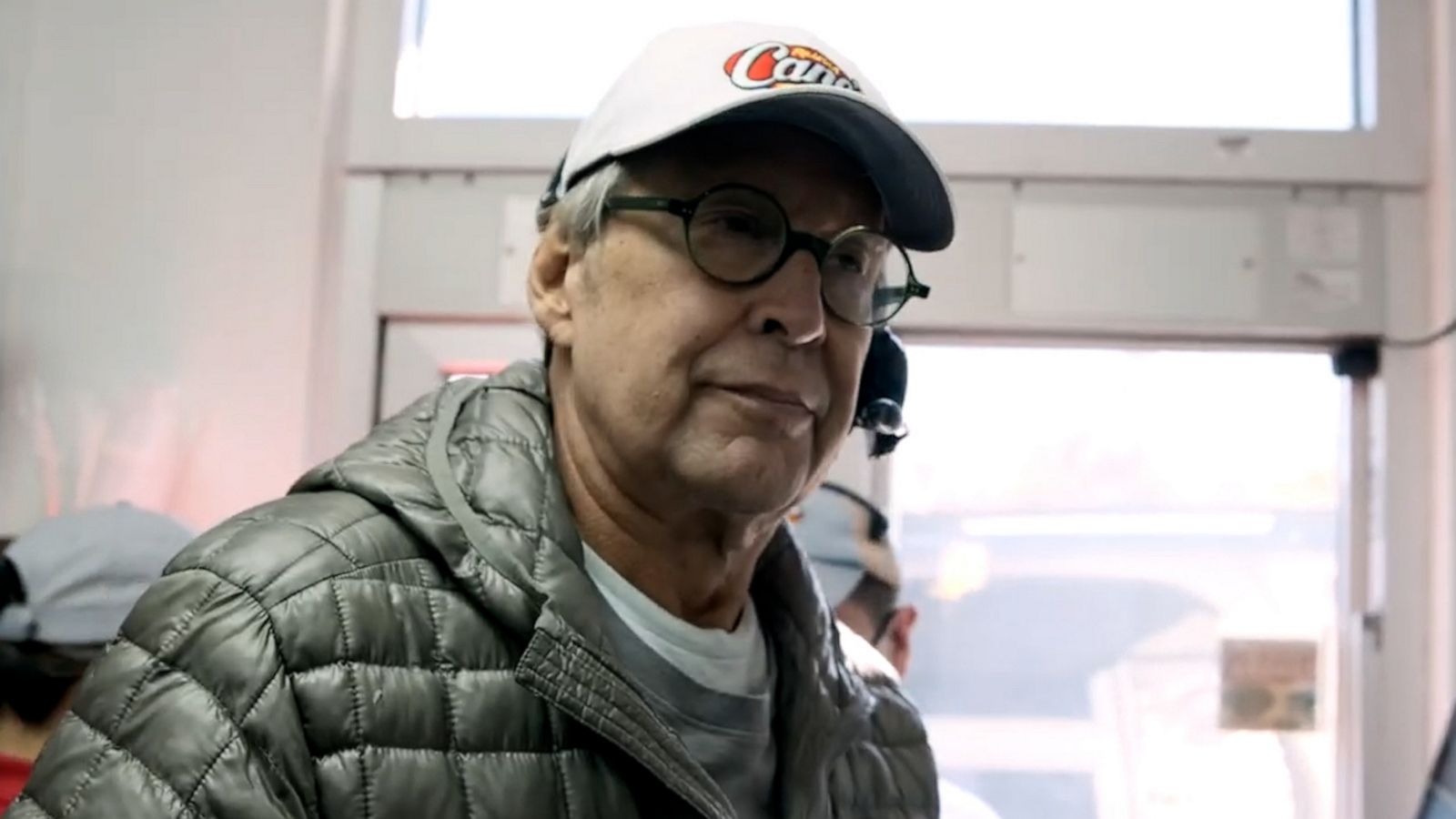 VIDEO: Actor Chevy Chase serves up chicken fingers and fries at South Carolina drive-thru
