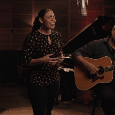 VIDEO: Jordin Sparks and Bernie Williams sing emotional tribute to people suffering from rare and fatal lung disease 