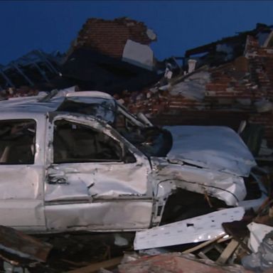 VIDEO: Multiple tornadoes tear across Midwest, South