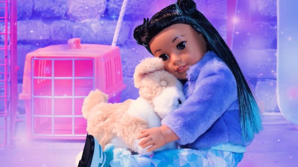 This 11-Year-Old American Girl Fan Has More Than 30 Dolls - ABC News