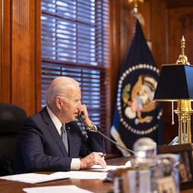 VIDEO: Biden threatens Putin with economic sanctions