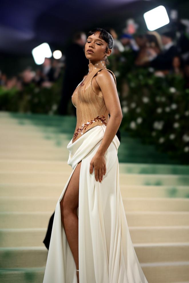 PHOTO: The 2024 Met Gala Celebrating "Sleeping Beauties: Reawakening Fashion" - Arrivals, Taylor Russell