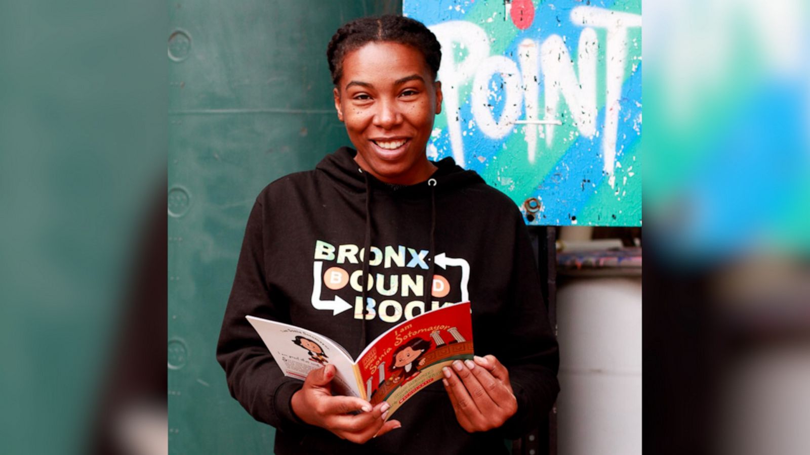 VIDEO: Mom creates bookstore on wheels to share magic of reading with the Bronx