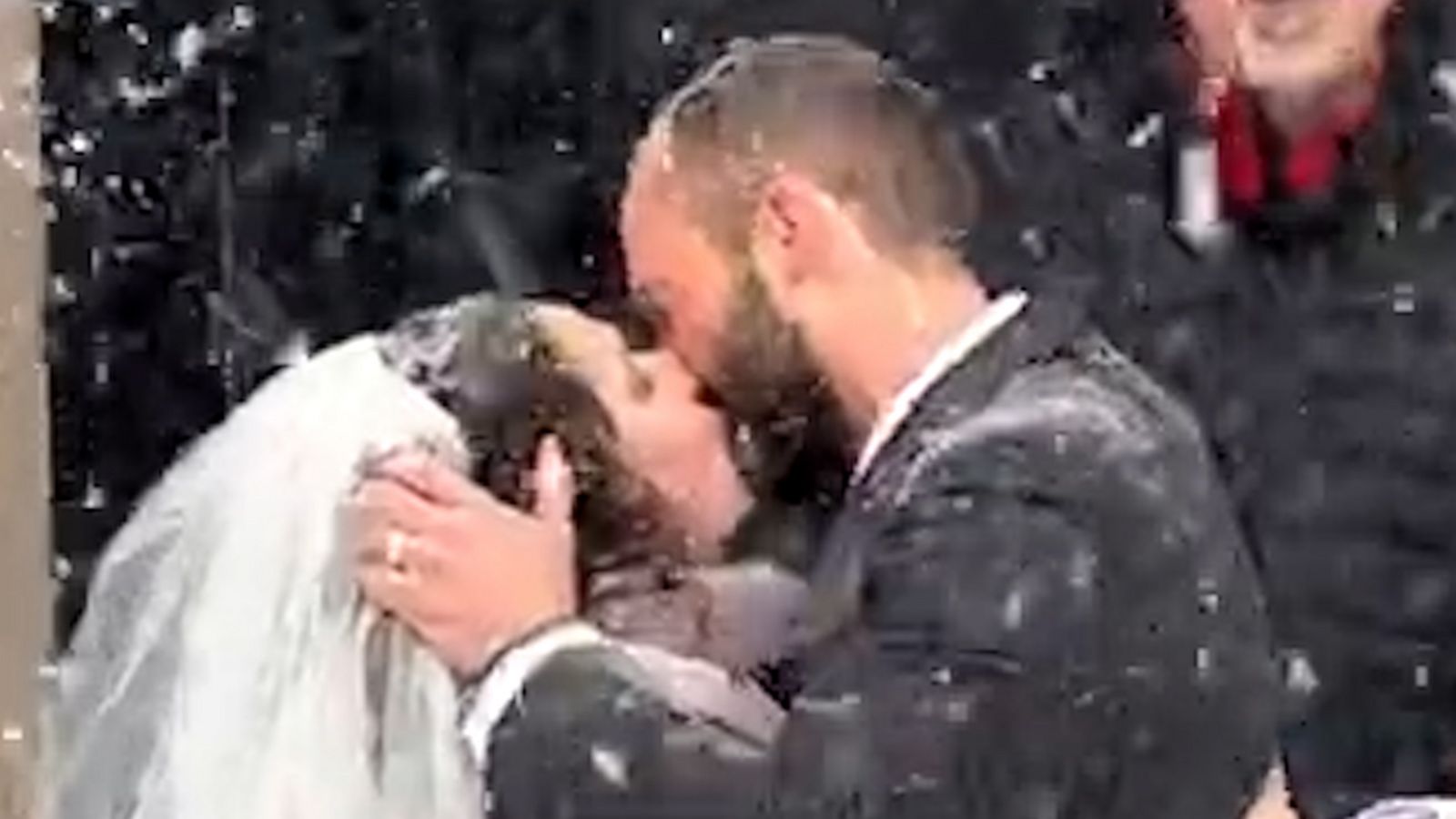 VIDEO: Rhode Island couple tie the knot during a blizzard