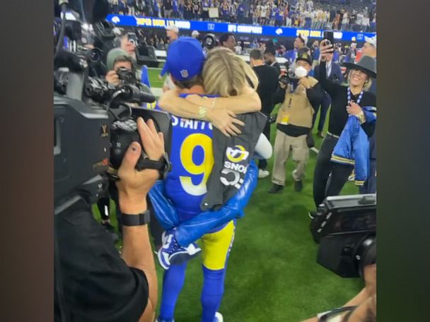 Kelly Stafford, daughters surprise Matthew Stafford with the cutest cheer  before NFL season opener - Good Morning America