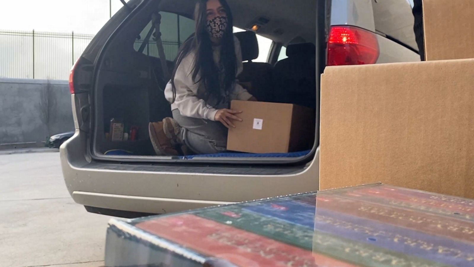 VIDEO: Teenager donates books to kids fighting cancer at same hospital dad was treated