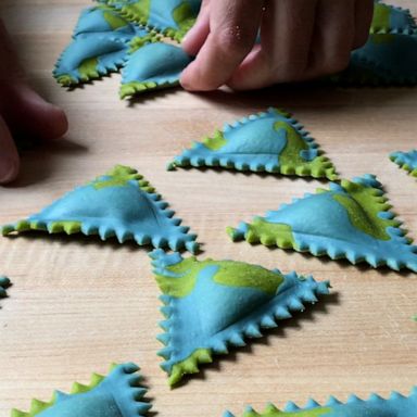 VIDEO: Pasta artist creates beautiful ravioli 