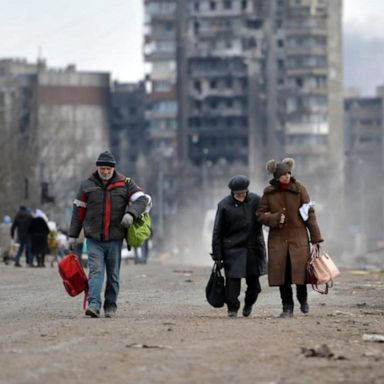 VIDEO: Survivors pulled from wreckage as Russian advance stalls, Ukraine fights