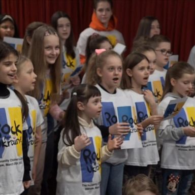 VIDEO: Polish theater transforms into refugee center for Ukrainians