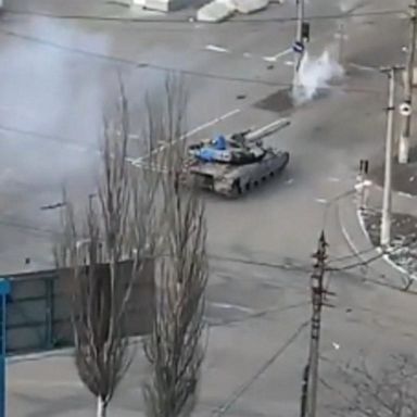 VIDEO: Ukrainian forces strike back as Russia steps up siege of Mariupol